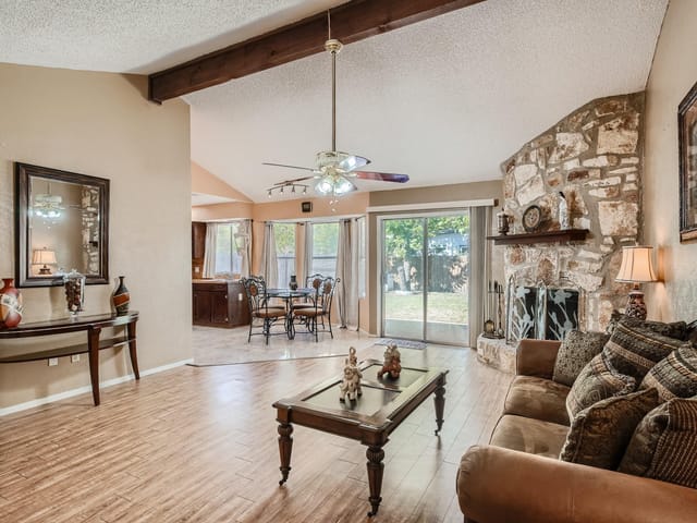 4610 Candletree Ln
