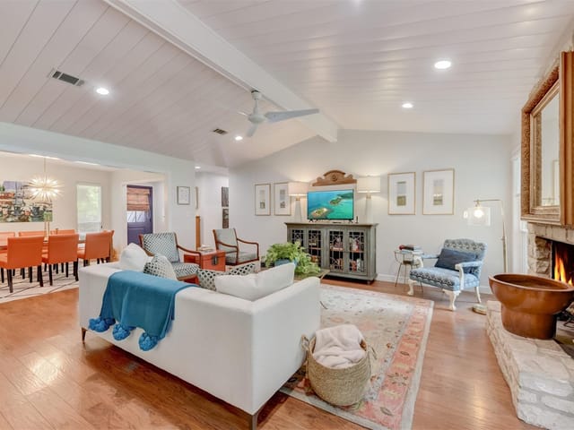 4611 Whispering Valley Dr