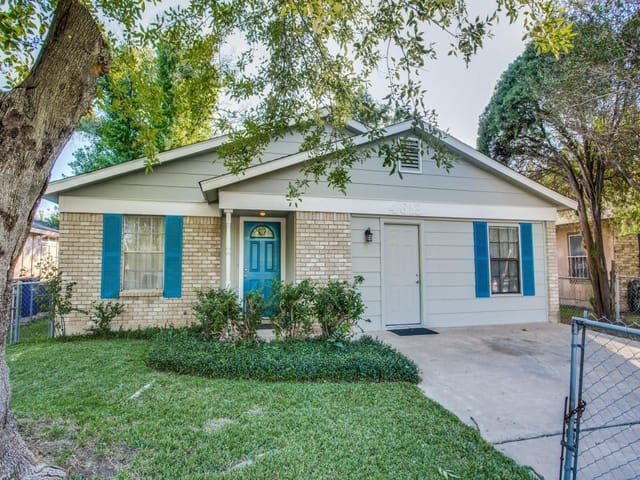 4613 Leatherleaf Trl