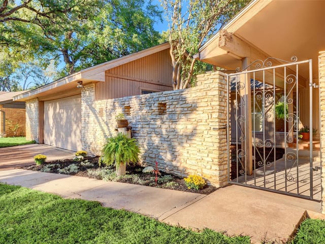 4614 Trail Crest Cir