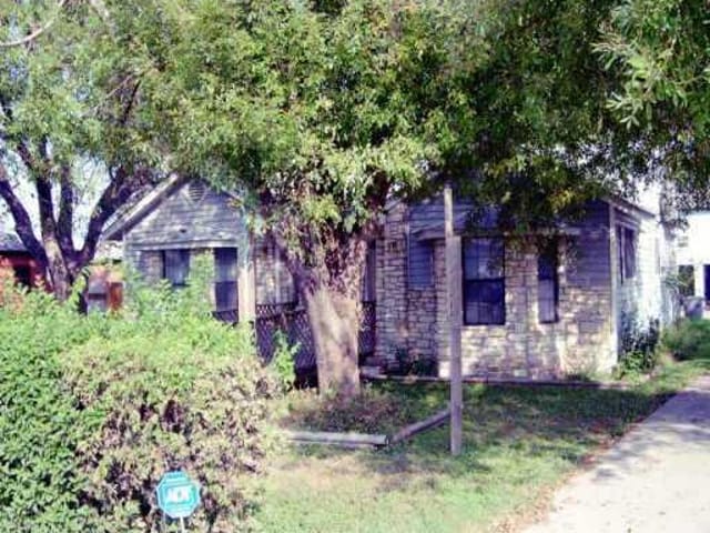 4616 CESAR CHAVEZ