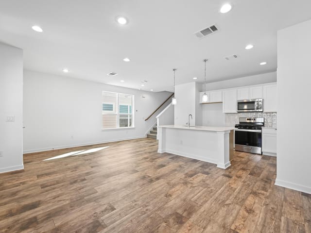 462 Orleanian DR Unit #B