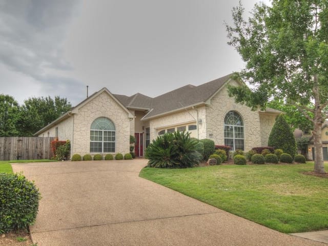 4620 Grand Cypress Dr