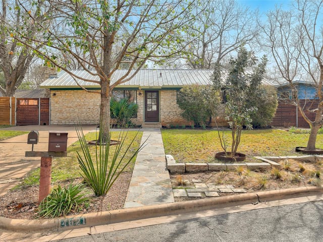 4621 Banister LN