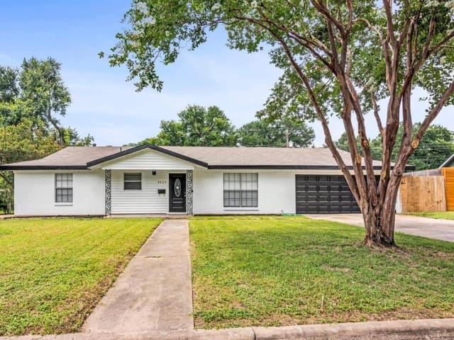 4623 Arapahoe Trl