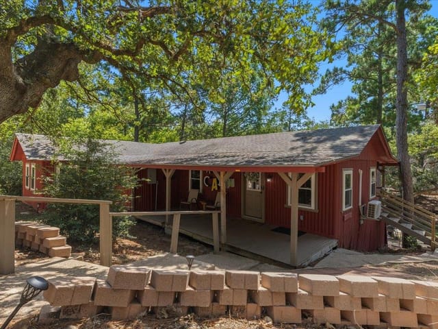 463 Clear Lake DR