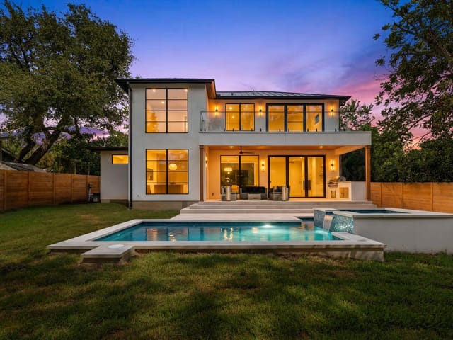 4700 Banister LN
