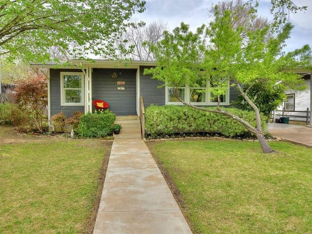 4702 Oakmont Blvd