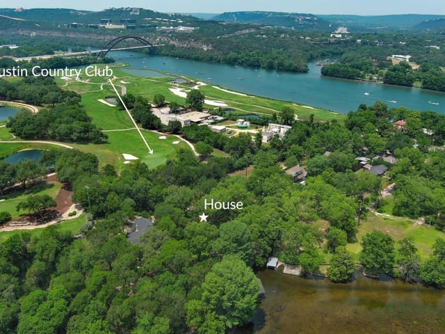 4703 Laguna Ln - front exterior - Luxury lot in Logsdon Roy & E C, Austin, TX