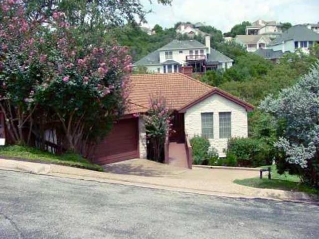 4704 HICKORY HOL