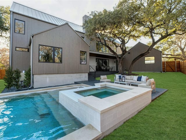 4707 Strass Dr