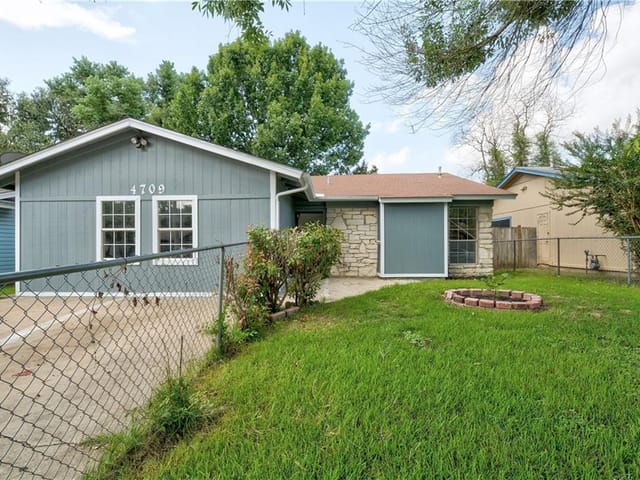 4709 CANDLETREE Ln