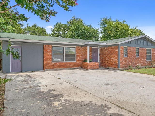 4709 Menchaca Rd