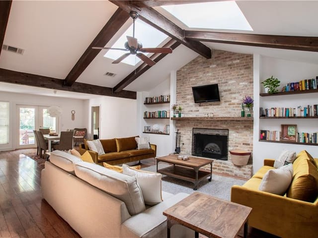 4709 Woodside Dr