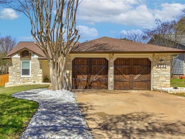 4711 Adelphi Ln
