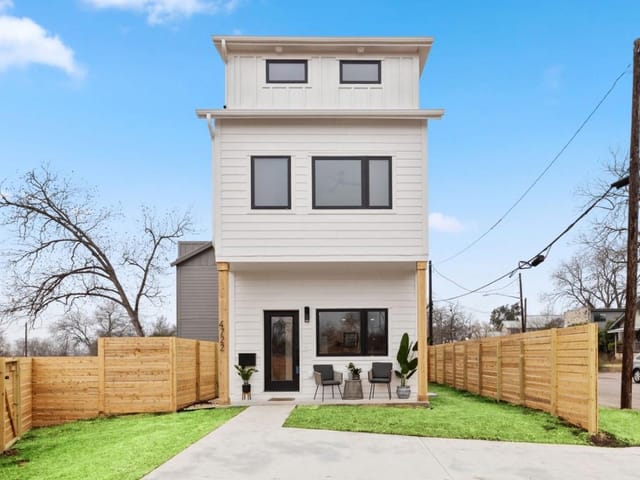 4711 Depew Ave