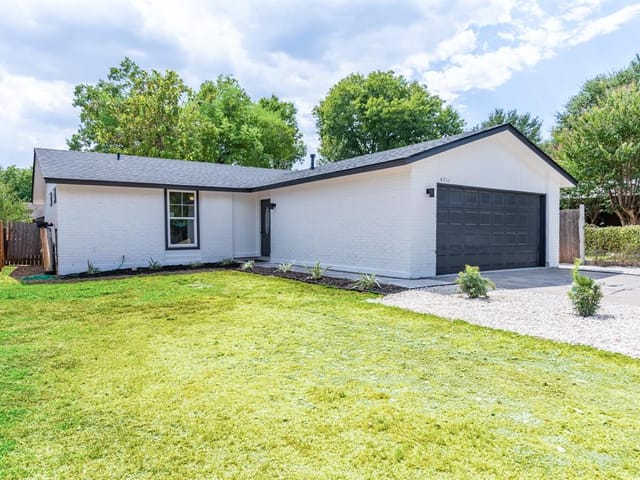 4711 Leatherleaf Trl