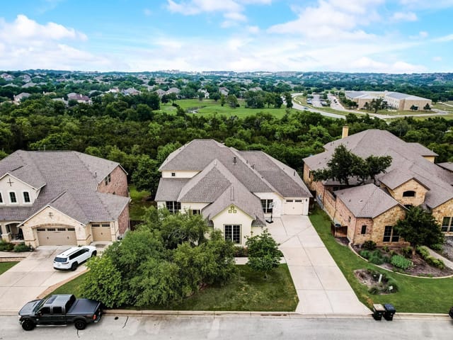 476 Naples Ln