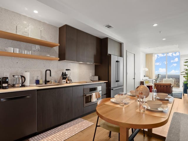 48 East Ave #2707