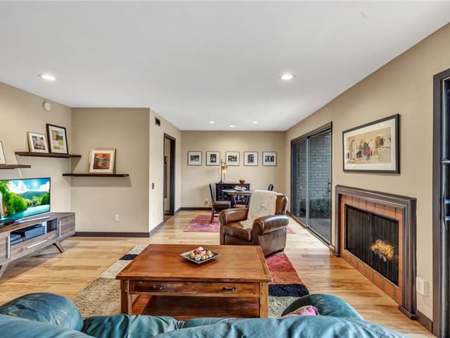 48 Woodstone Sq
