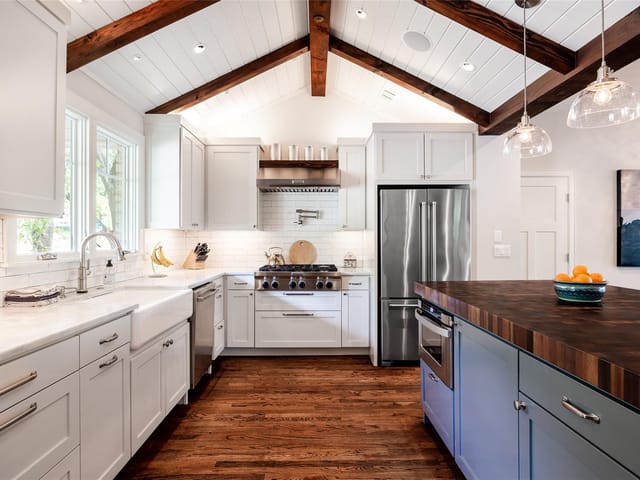 4801 Balcones Dr