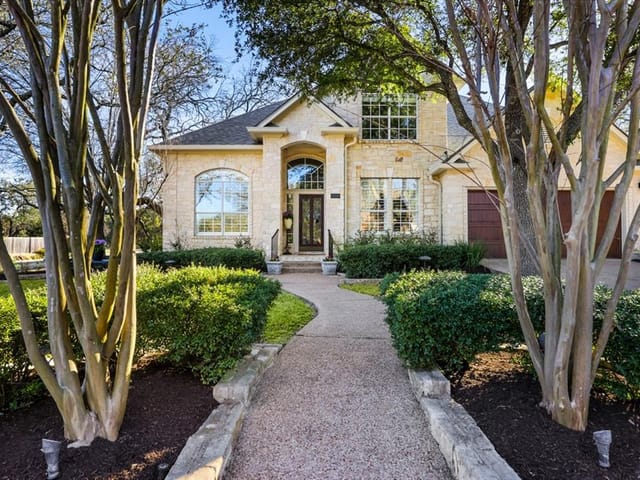 4801 Eagle Feather DR