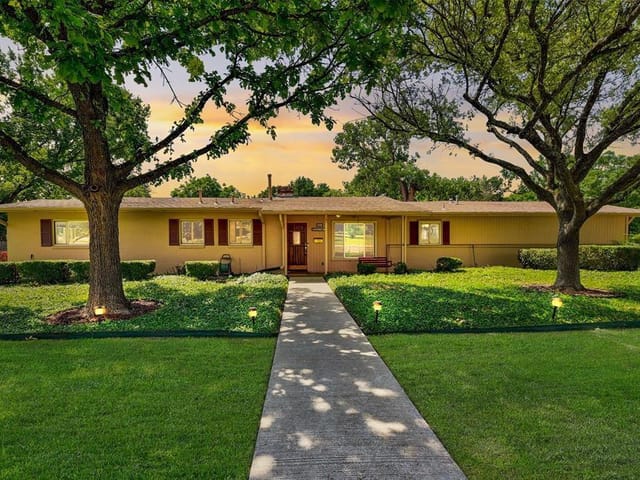 4801 Fairview Dr