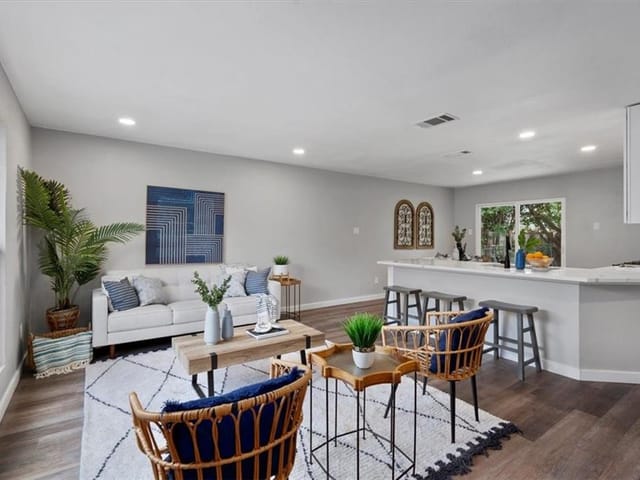 4801 Leatherleaf Trl