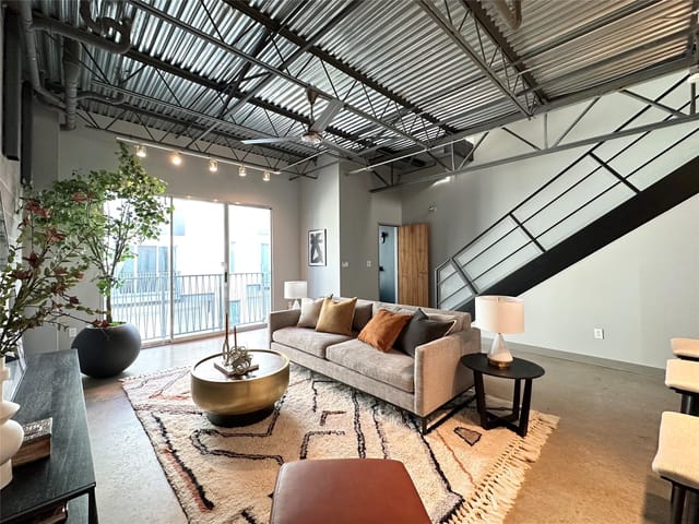 4801 S Congress Ave Unit #R2