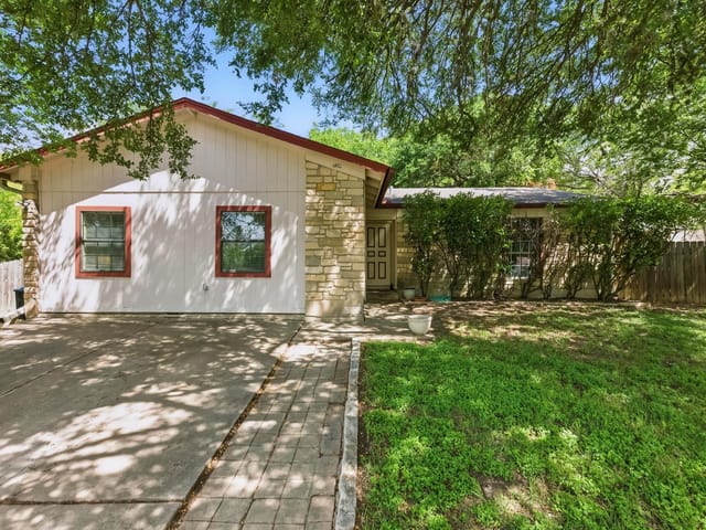 4802 Peach Grove Ct