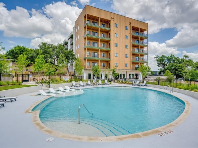 4802 S Congress BLVD Unit #202