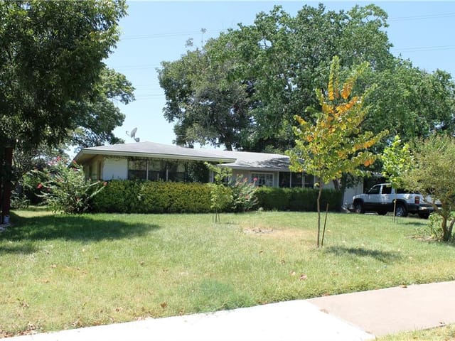 4802 Westfield Dr
