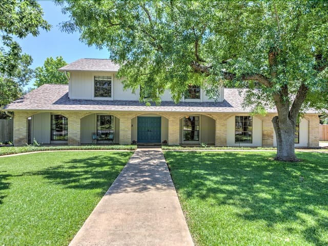 4803 Travis Country Cir