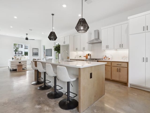 4804 RibbeckeAve Ave Unit #1