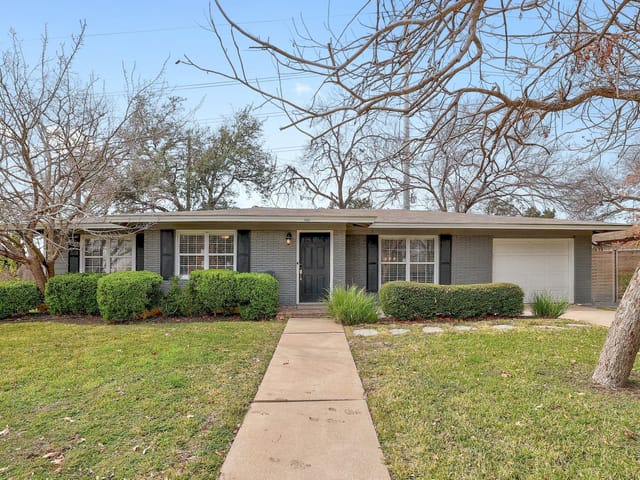 4804 Westfield Dr