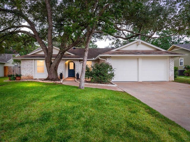 View 4805 Canyonbend CIR in Travis Country 4805 Canyonbend CIR - front exterior - Luxury home in Travis Country, Austin, TX