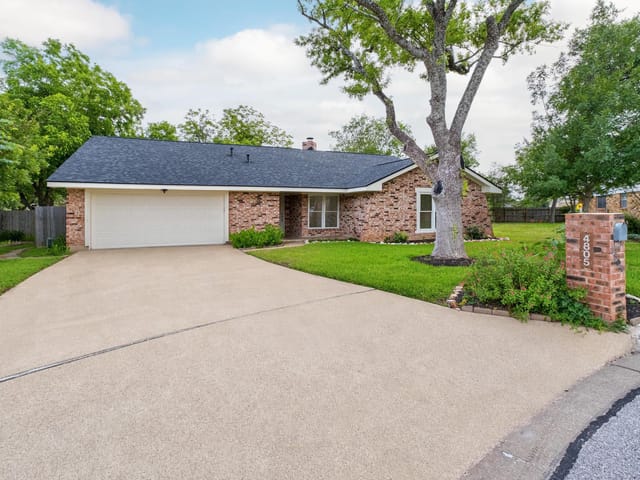4805 Midoak CIR