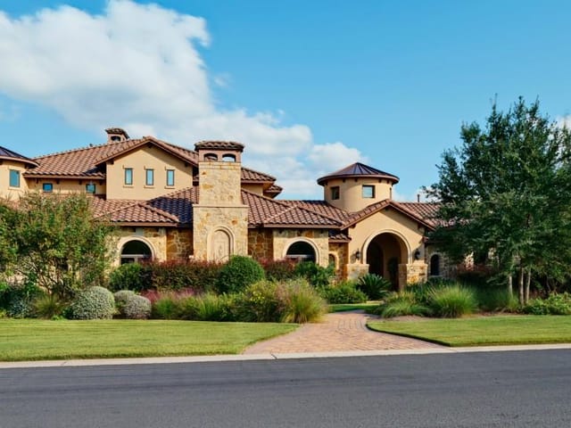 4805 Mirador Dr