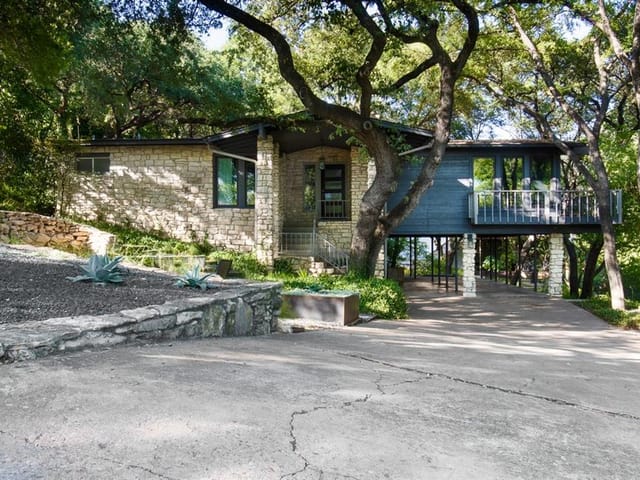 4805 Timberline DR