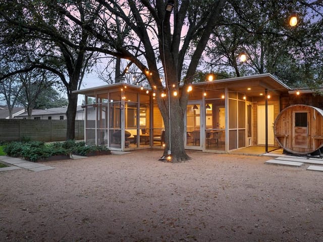 4805 Westfield Dr