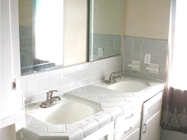 4808 Westfield Dr