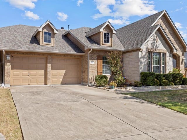 481 Manchester Ln