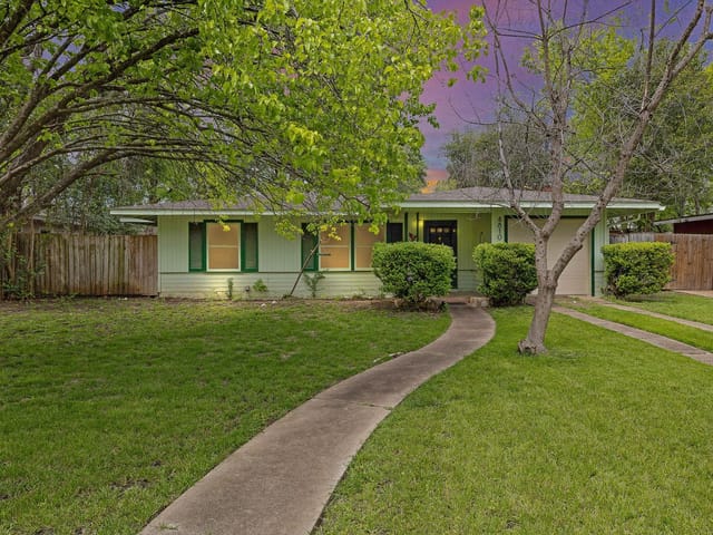 4810 W Park Dr
