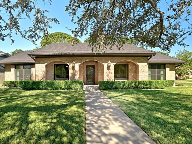 4810 Woodcreek Rd
