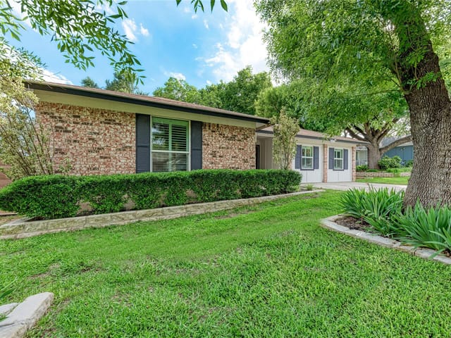4811 Gray Fox Dr
