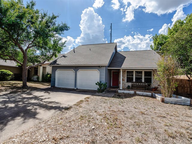 4817 Pelham DR