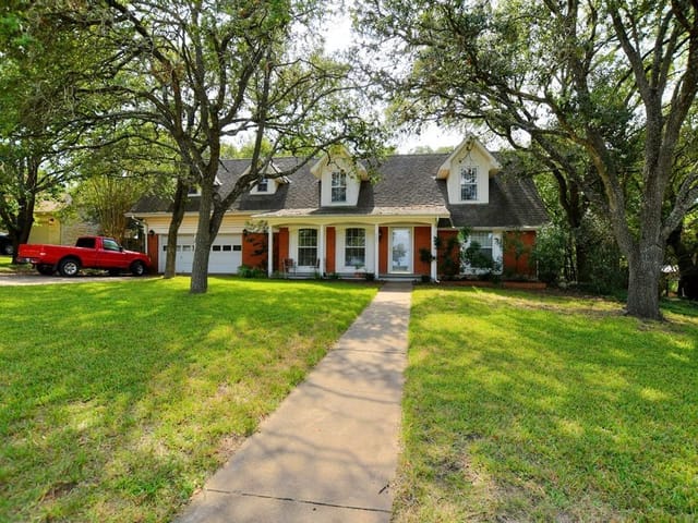 4820 Rollingwood Dr
