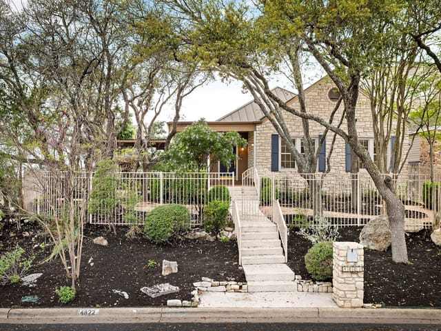 4822 Twin Valley DR