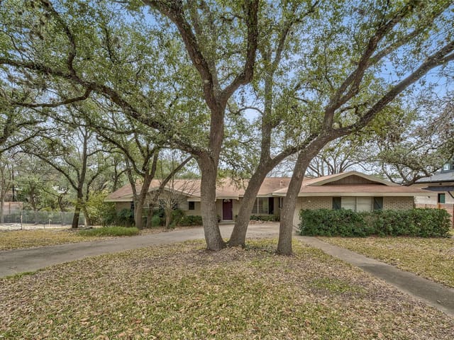 4828 Rollingwood Dr