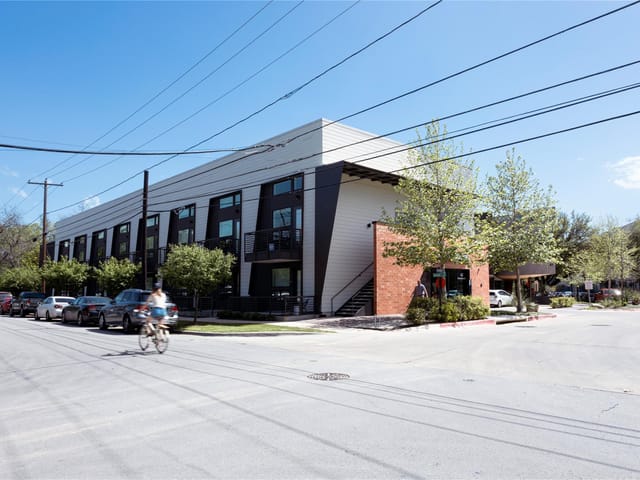 49 Navasota St Unit #216